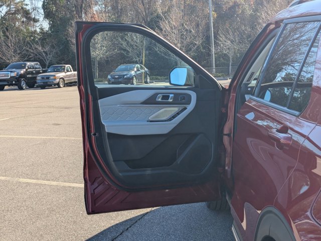 Certified 2025 Ford Explorer Platinum w/ Ultimate Package image 16
