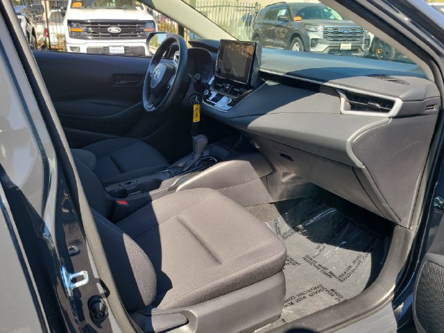 Used 2025 Toyota Corolla LE FWD image 18
