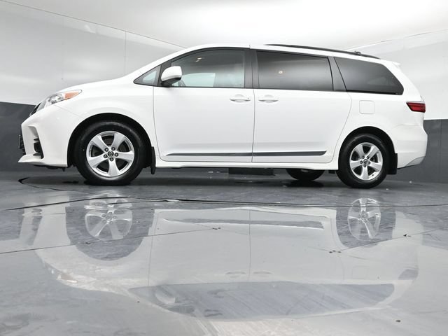 Used 2018 Toyota Sienna LE FWD image 36