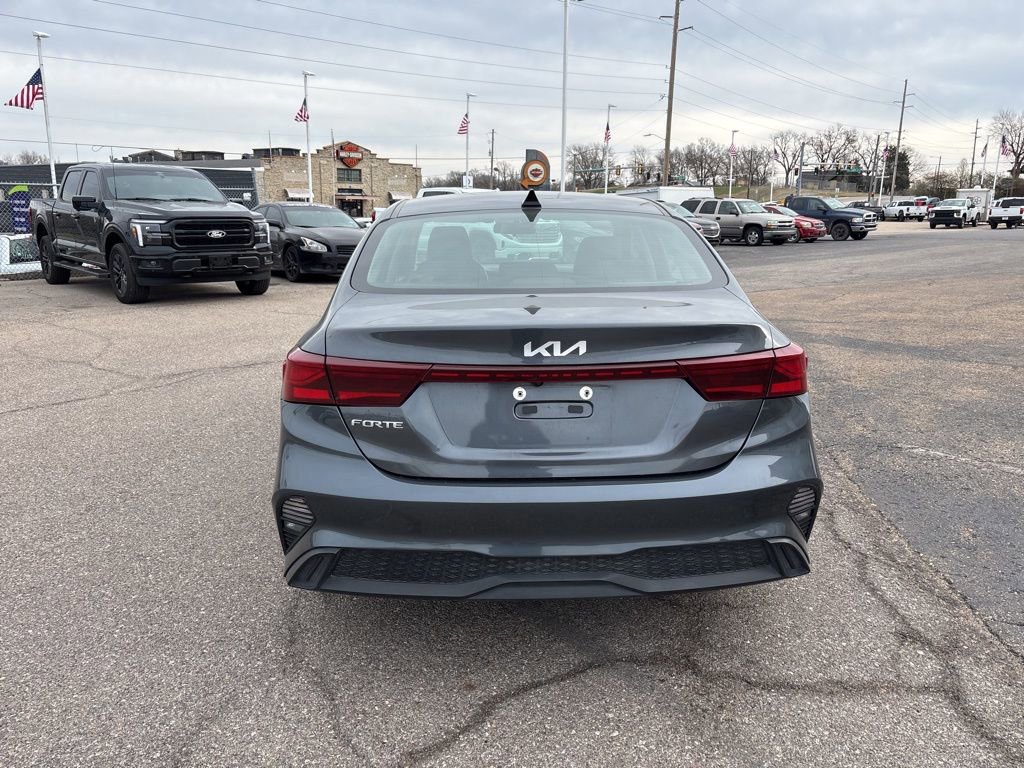 Used 2023 Kia Forte LXS w/ LXS Technology Package image 3
