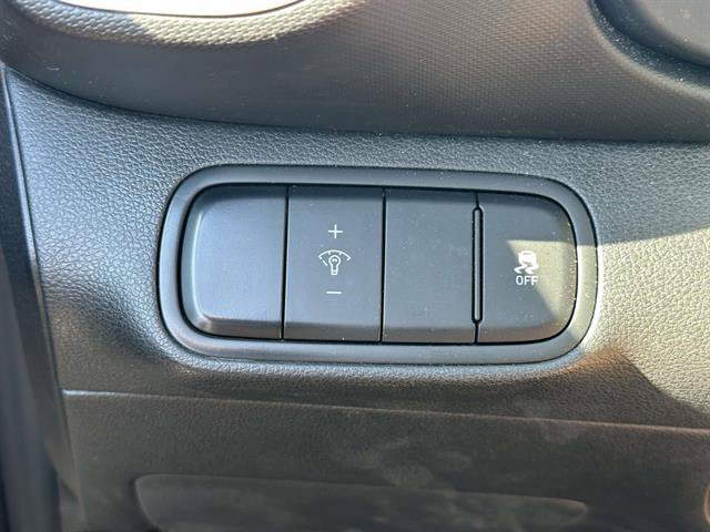Used 2024 Hyundai Venue Limited FWD image 30