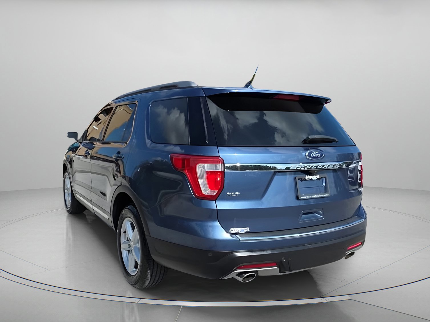 Certified 2018 Ford Explorer XLT w/ Equipment Group 202A image 15