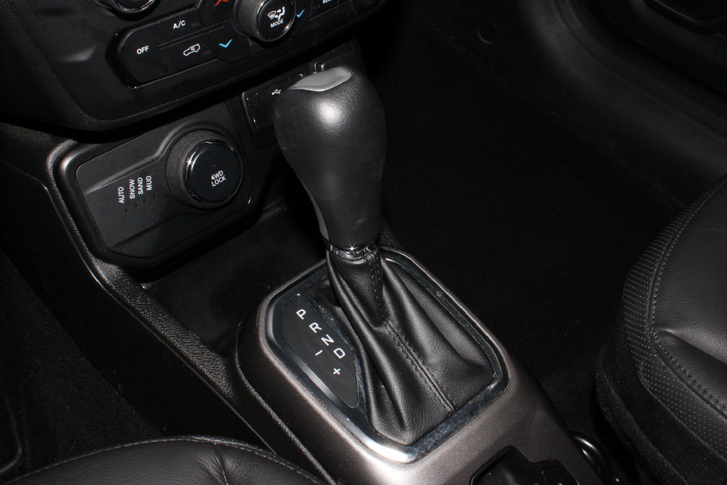 Used 2022 Jeep Renegade Limited AWD/4WD image 32