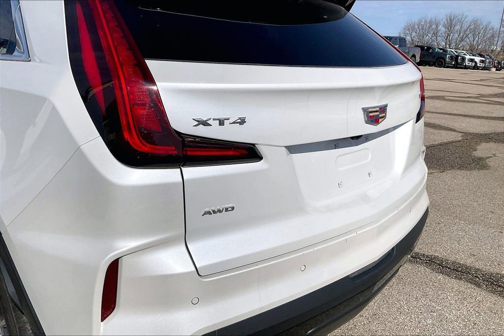 Used 2024 Cadillac XT4 Premium Luxury image 6