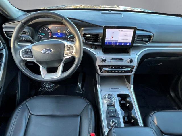 Certified 2022 Ford Explorer XLT w/ Equipment Group 202A image 3