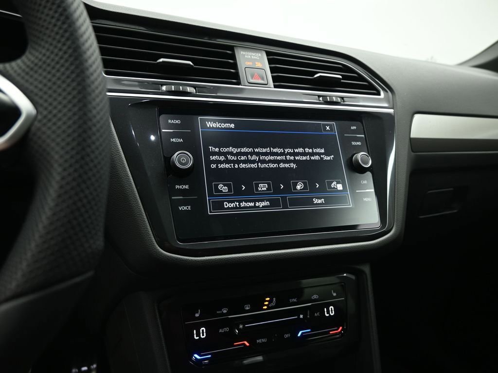 Used 2024 Volkswagen Tiguan SE R-Line image 40