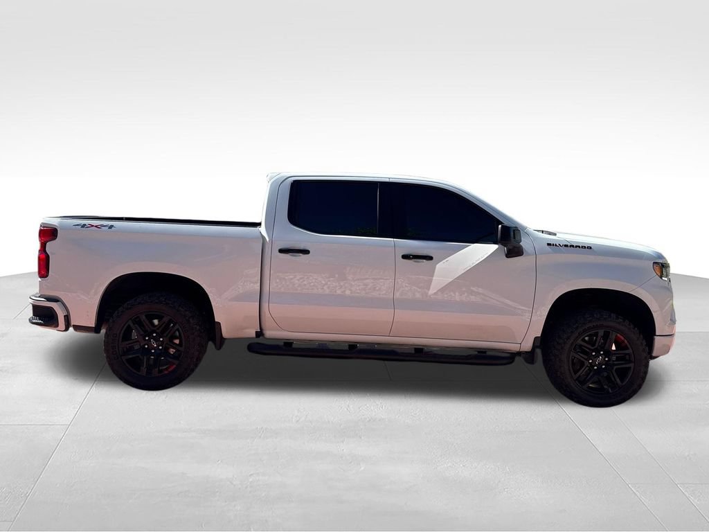 Used 2023 Chevrolet Silverado 1500 RST w/ Redline Edition AWD/4WD image 9