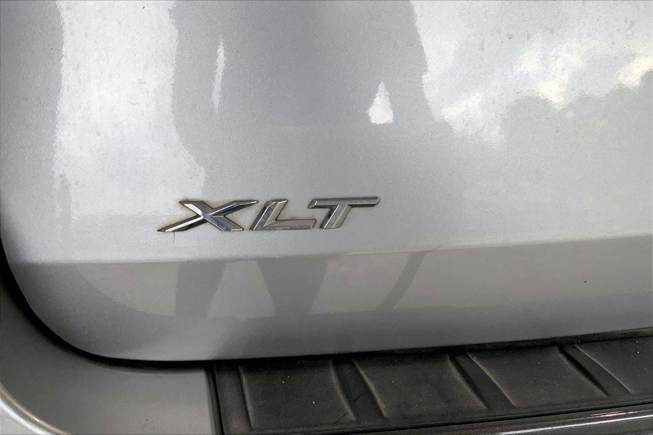 Certified 2022 Ford Explorer XLT w/ Equipment Group 202A RWD image 9