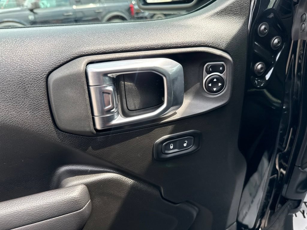Used 2024 Jeep Wrangler Unlimited AWD/4WD image 12