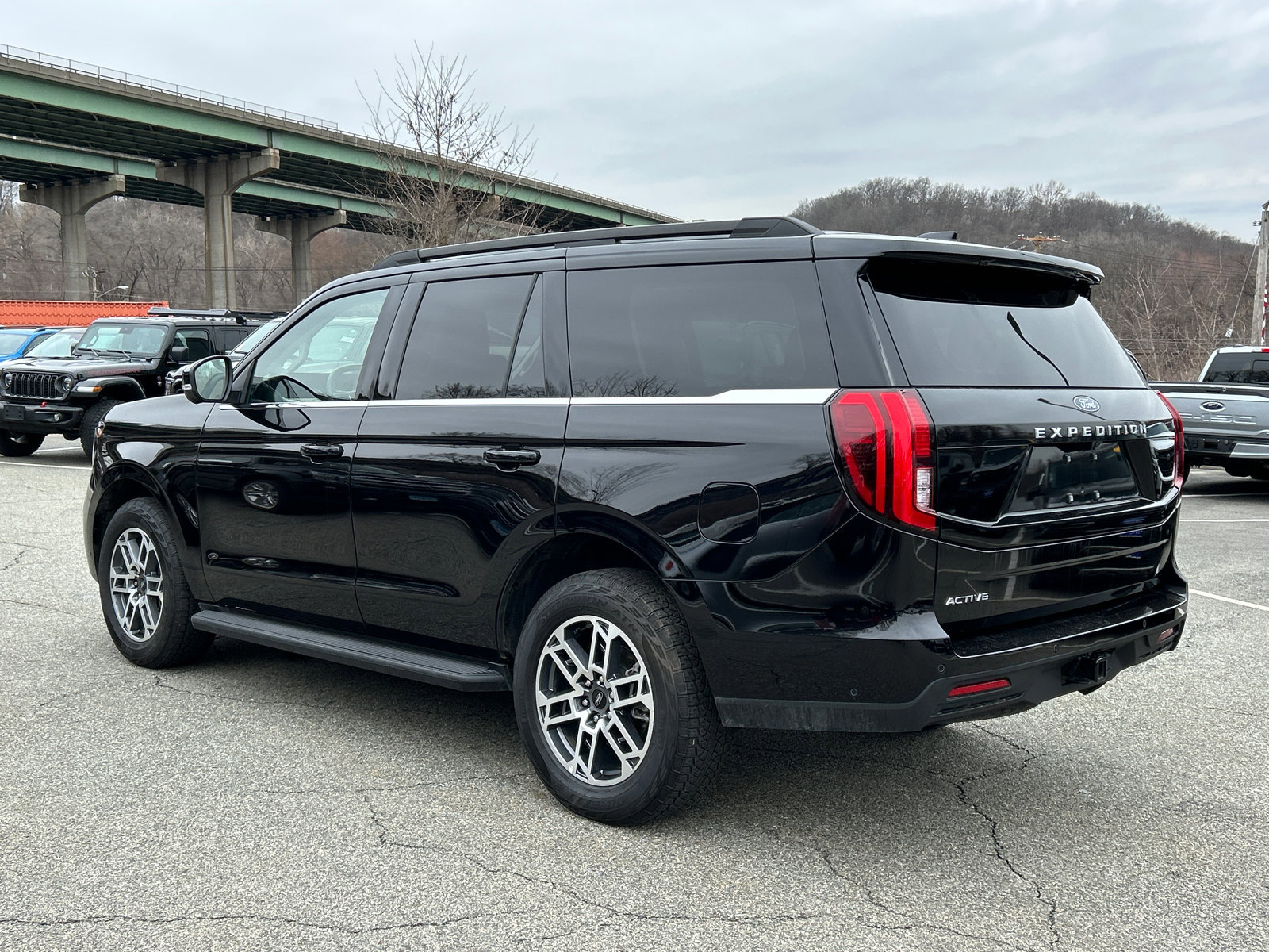 Certified 2025 Ford Expedition Active AWD/4WD image 2