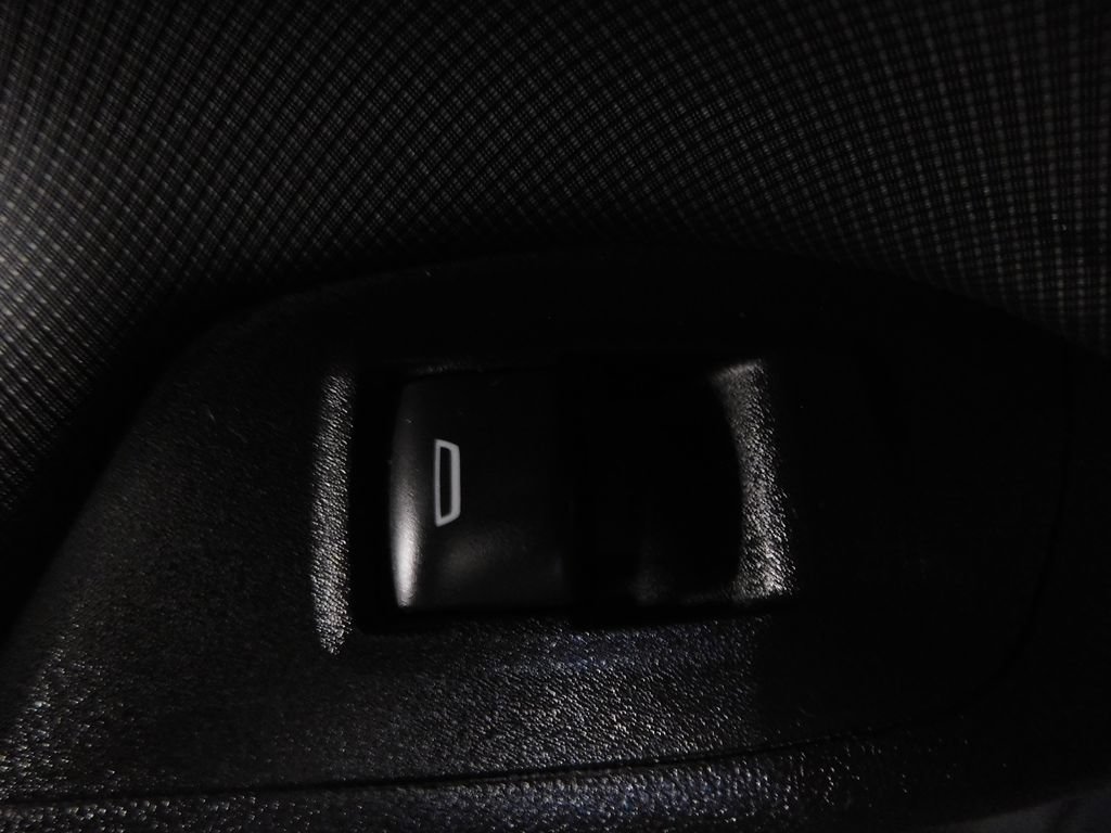 Used 2023 Chevrolet Equinox RS AWD/4WD image 30
