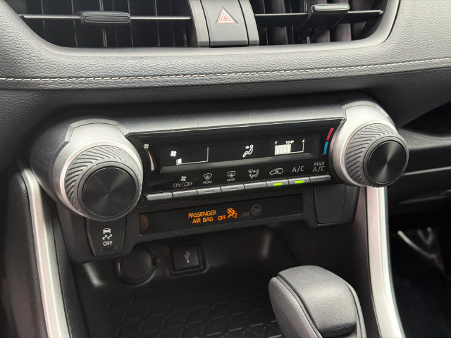 Used 2022 Toyota RAV4 LE FWD image 32