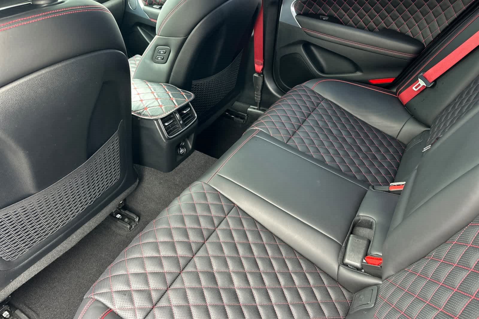 Used 2023 Genesis G70 3.3T w/ Sport Prestige Package image 10