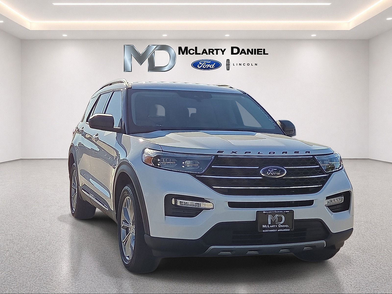 Certified 2022 Ford Explorer XLT w/ Equipment Group 202A AWD/4WD image 1