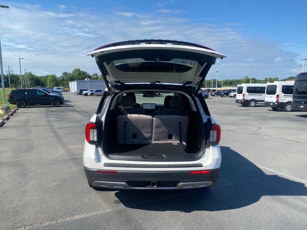 Certified 2025 Ford Explorer Active w/ Active Comfort Package RWD image 9