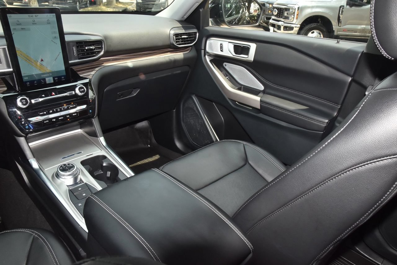 Certified 2024 Ford Explorer Limited w/ Limited Technology Package AWD/4WD image 18