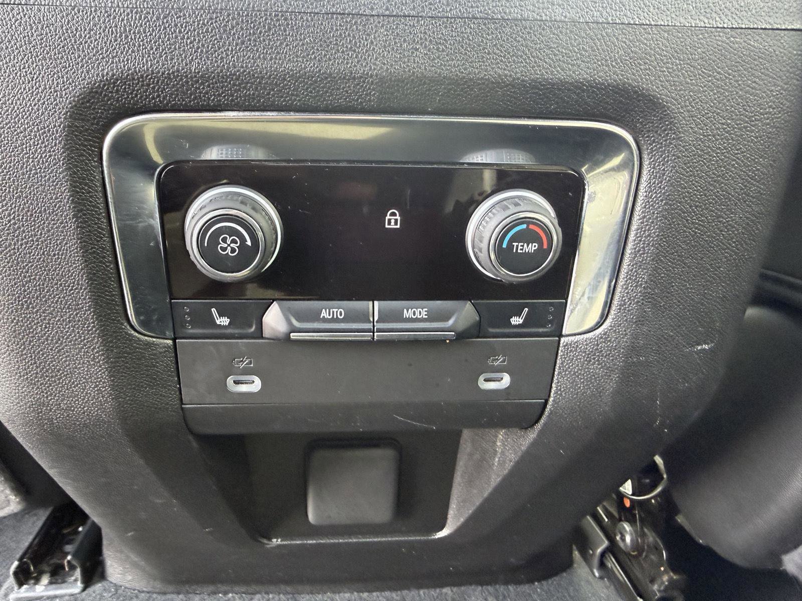 Used 2024 Chevrolet Suburban RST w/ Luxury Package image 15