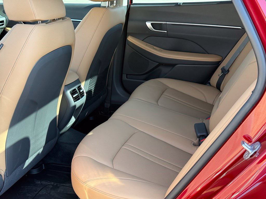 Used 2025 Hyundai Sonata Limited FWD image 8