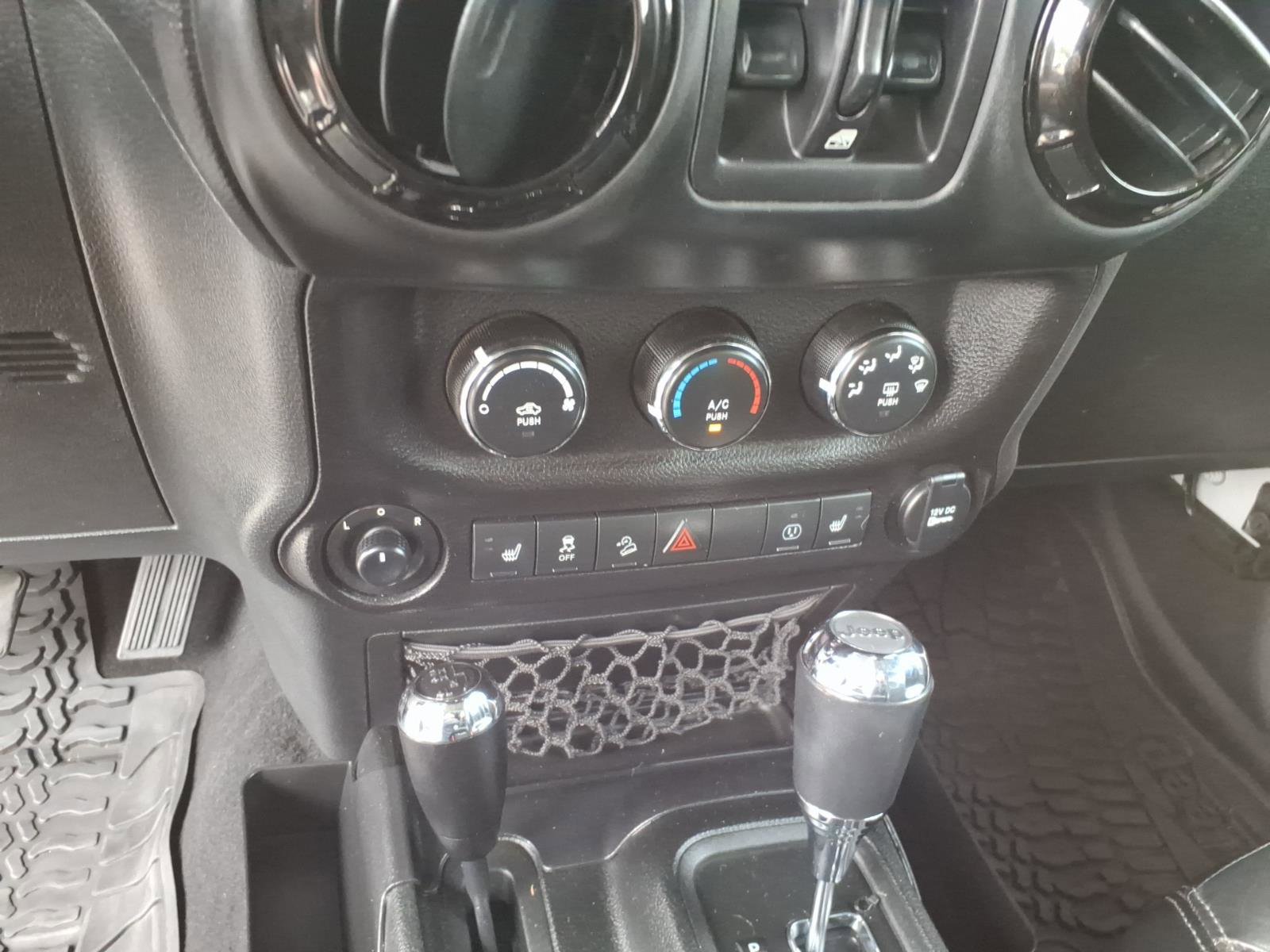 Used 2017 Jeep Wrangler Unlimited Sahara AWD/4WD image 18