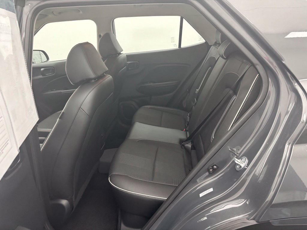 Used 2024 Hyundai Venue Limited FWD image 36