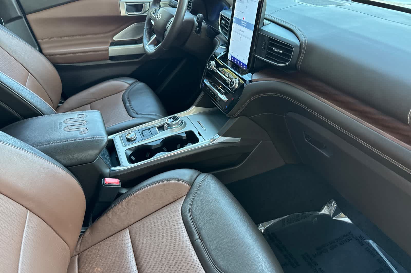 Certified 2024 Ford Explorer King Ranch w/ Technology Package AWD/4WD image 17