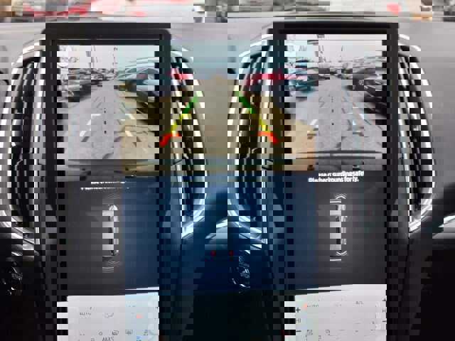 Certified 2024 Ford Edge Titanium w/ Class II Trailer Tow Package image 11