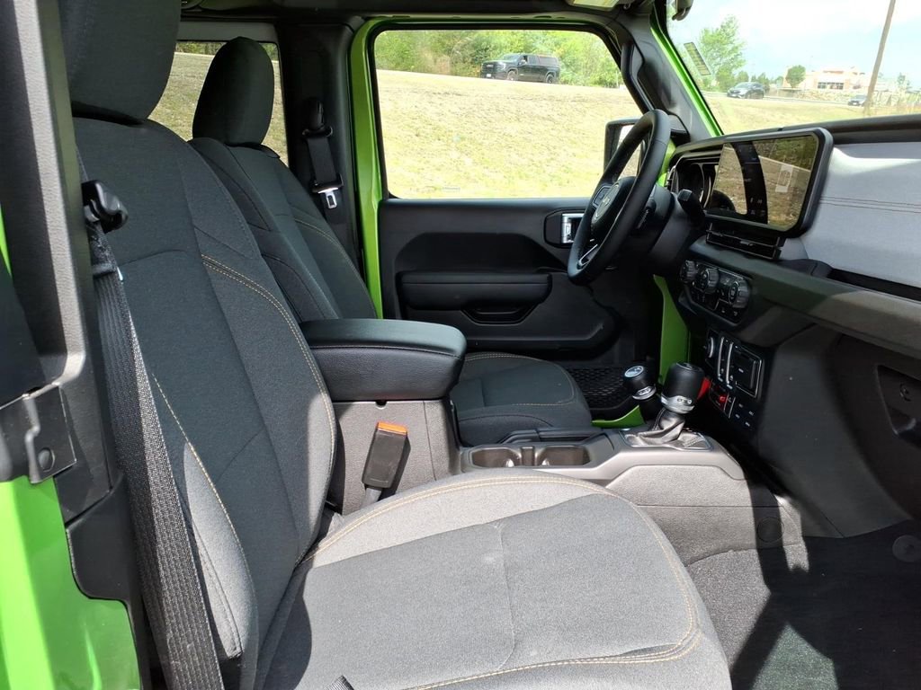 Used 2025 Jeep Wrangler Sport AWD/4WD image 12