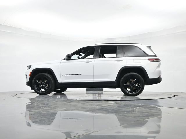 Used 2023 Jeep Grand Cherokee Altitude RWD image 35