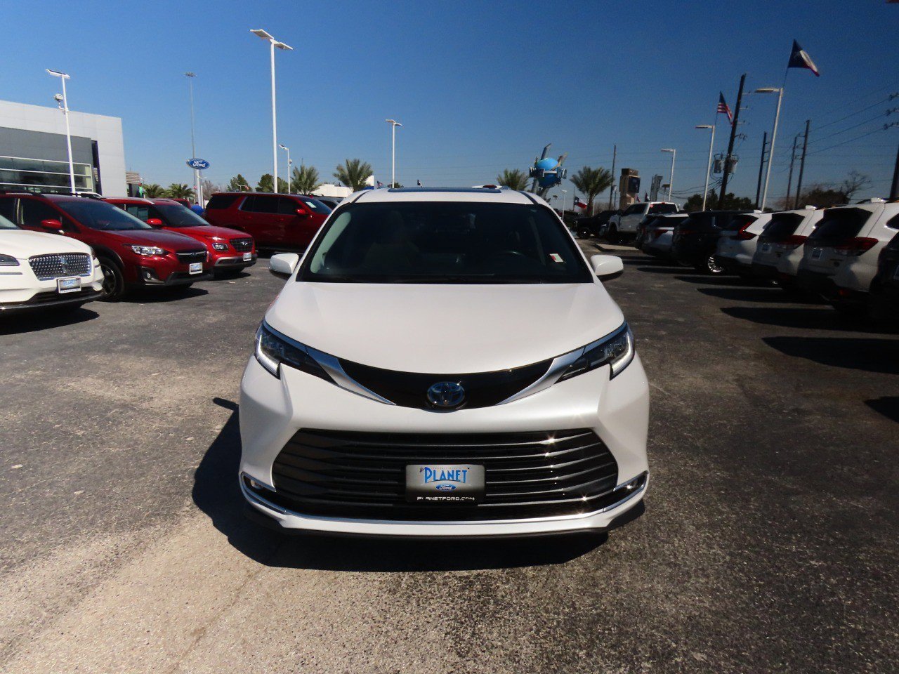 Used 2023 Toyota Sienna Limited image 5