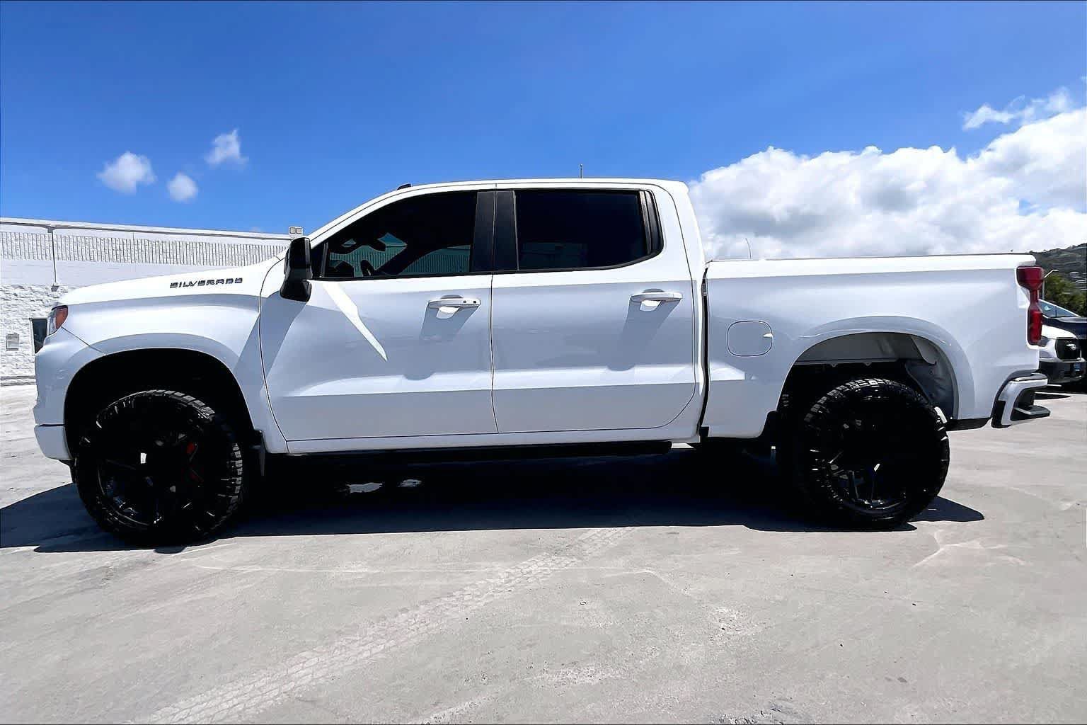 Used 2024 Chevrolet Silverado 1500 RST w/ Convenience Package II RWD image 3
