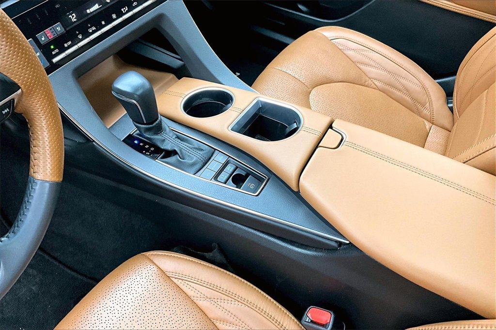 Used 2022 Toyota Avalon Limited image 15