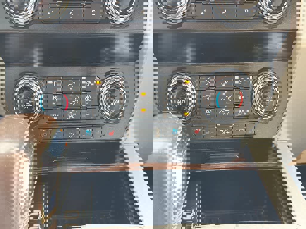 Certified 2020 Ford F150 Lariat w/ Equipment Group 502A Luxury image 28