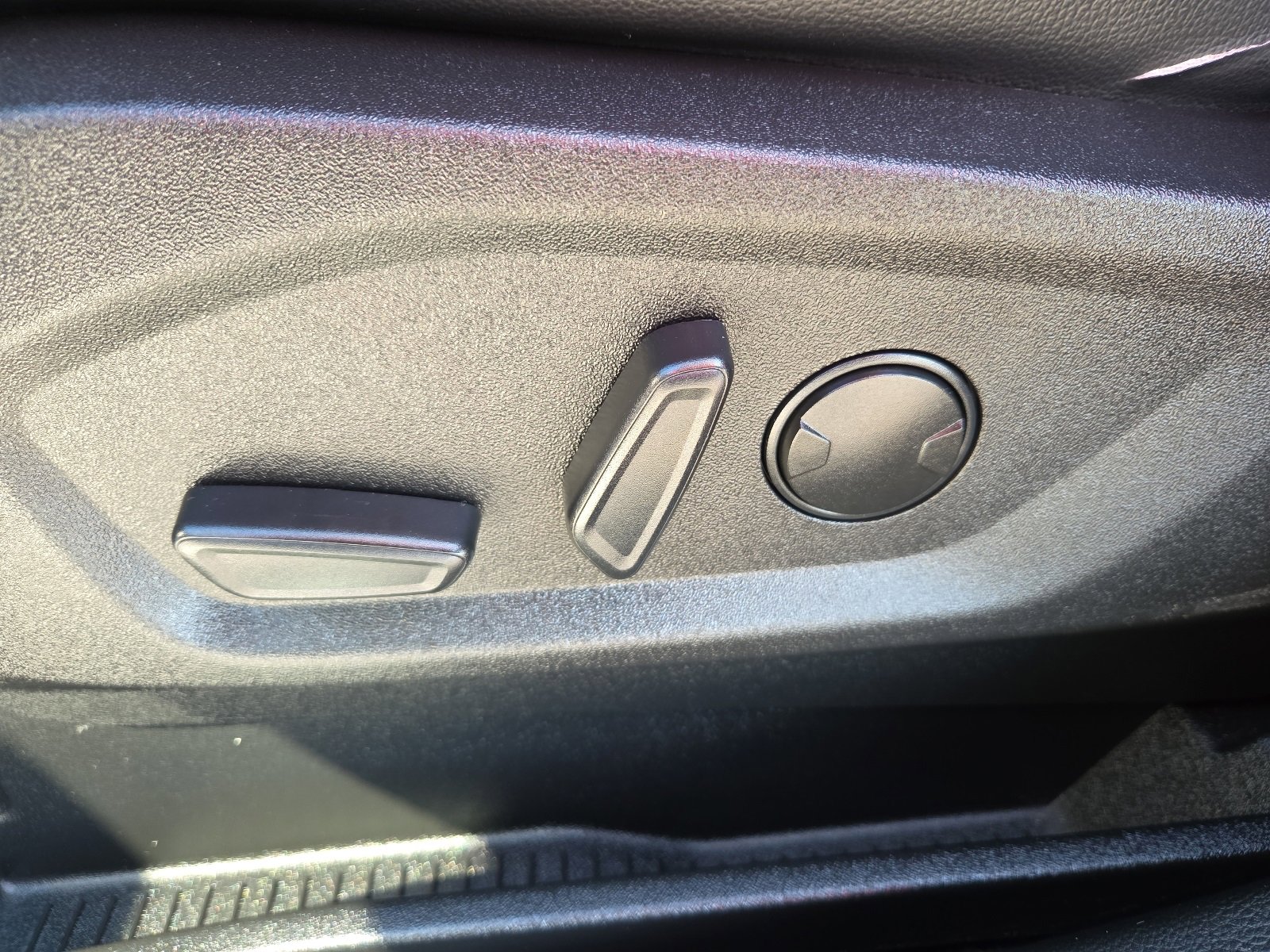 Certified 2024 Ford Edge ST-Line w/ Class II Trailer Tow Package image 15