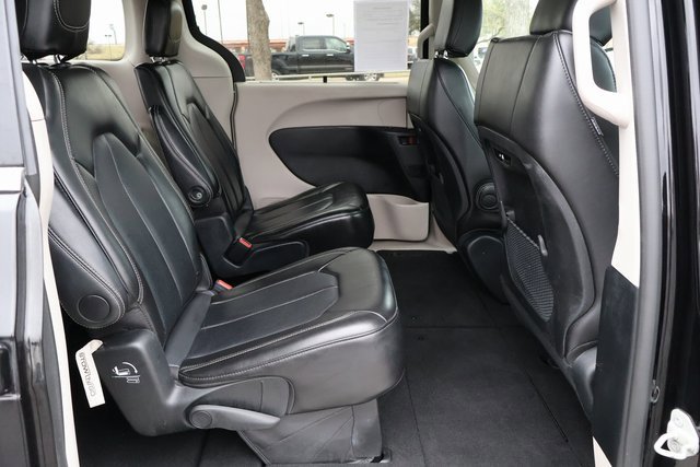 Used 2024 Chrysler Pacifica Touring-L image 19