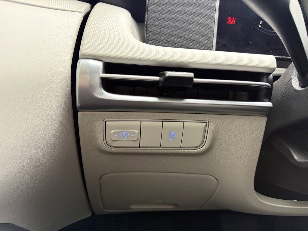 Used 2025 Hyundai Tucson SE image 13