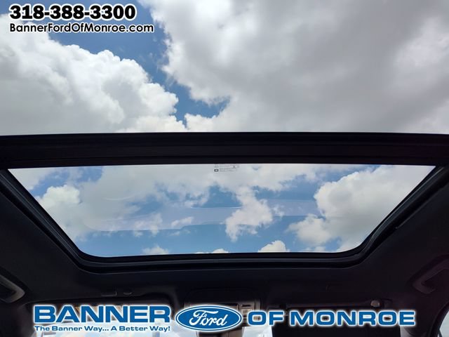 Used 2023 Chevrolet Tahoe Premier AWD/4WD image 24