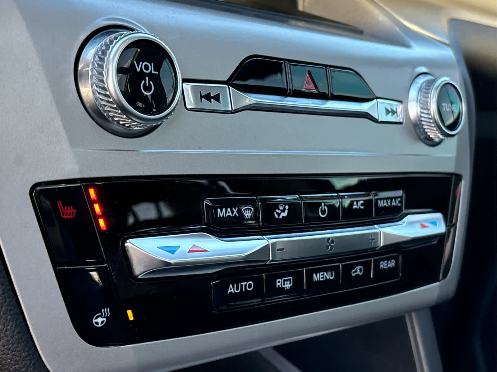 Certified 2022 Ford Explorer XLT w/ Equipment Group 202A image 22