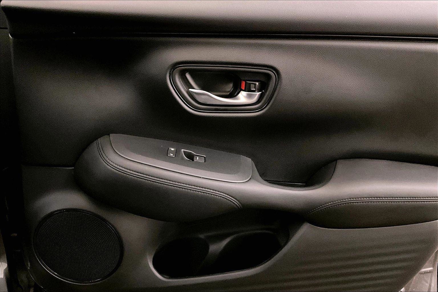 Used 2025 Honda HR-V LX image 23