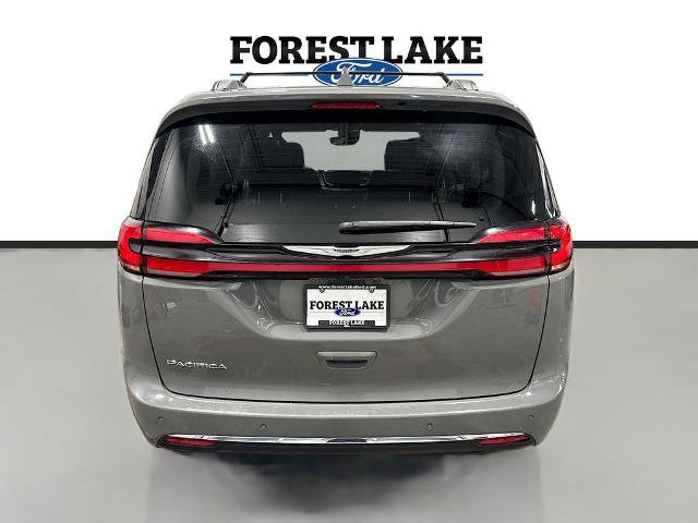 Used 2022 Chrysler Pacifica Touring-L FWD image 6