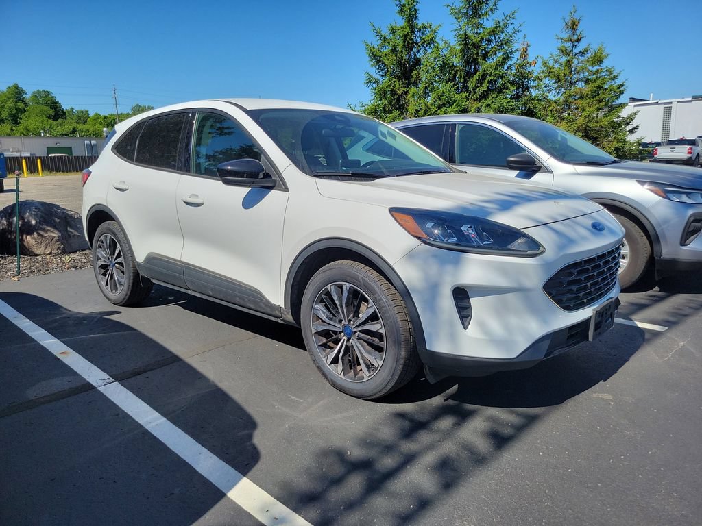 Certified 2022 Ford Escape SE w/ SE Sport Appearance Package AWD/4WD image 2