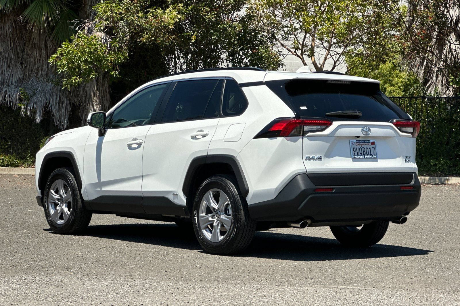 Used 2025 Toyota RAV4 XLE w/ Convenience Package AWD/4WD image 5