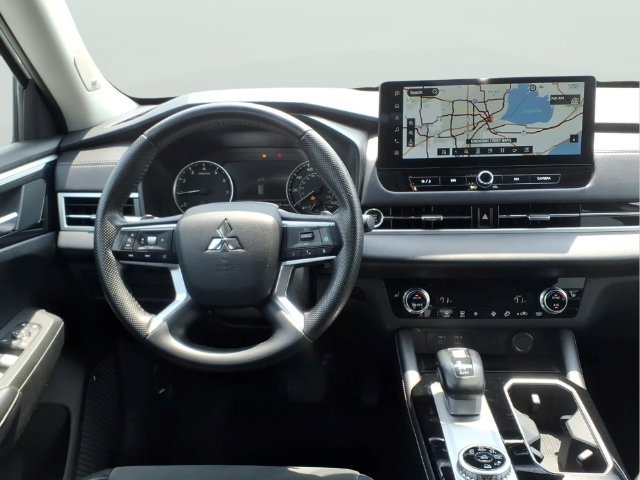 Used 2025 Mitsubishi Outlander SE AWD/4WD image 10