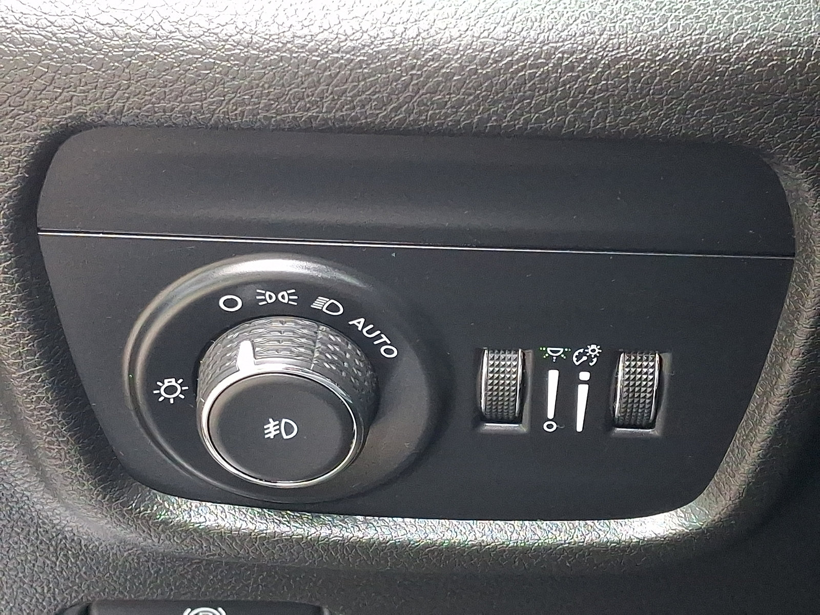 Used 2023 Jeep Grand Cherokee Limited AWD/4WD image 23