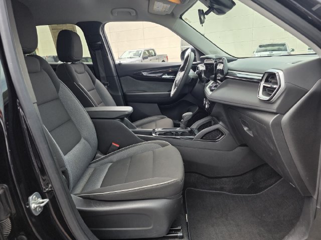 Used 2025 Chevrolet TrailBlazer LT AWD/4WD image 23