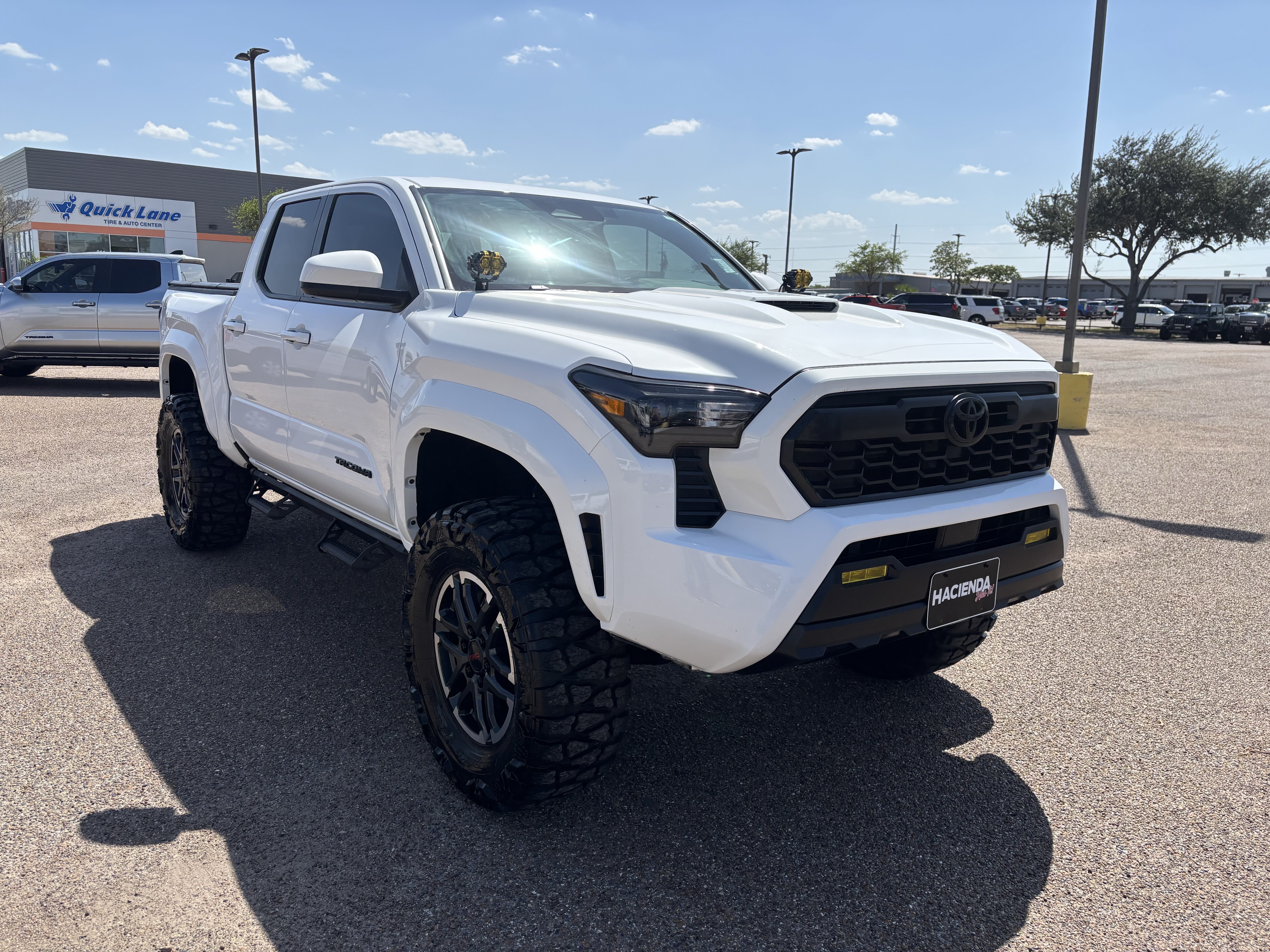 Used 2025 Toyota Tacoma TRD Sport AWD/4WD image 5