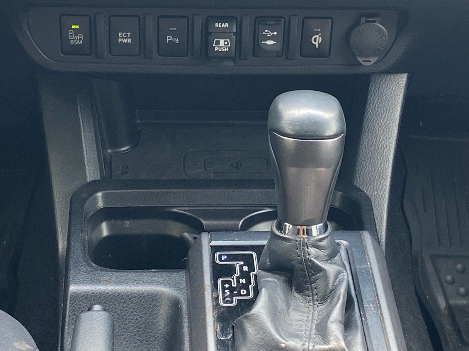 Used 2018 Toyota Tacoma TRD Sport w/ Technology Package AWD/4WD image 13