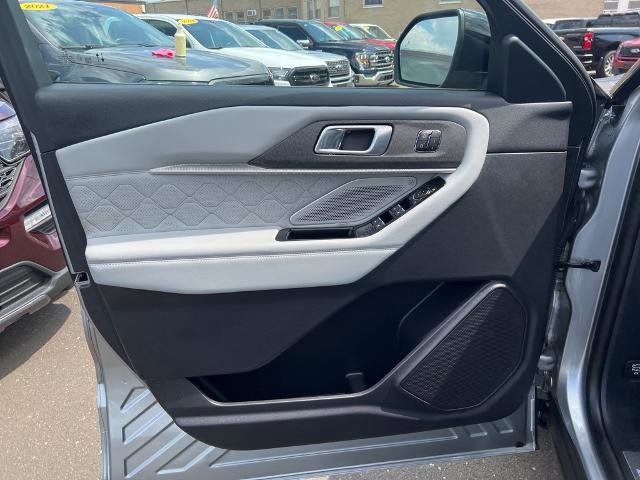 Certified 2025 Ford Explorer Platinum w/ Ultimate Package image 23