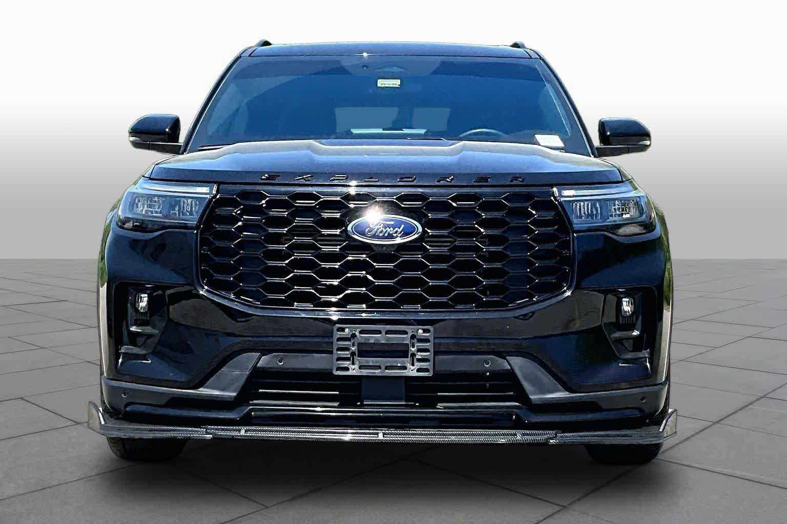 Certified 2025 Ford Explorer ST-Line w/ Premium Package AWD/4WD image 4