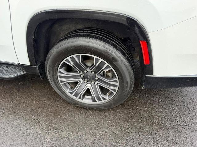 Used 2024 Jeep Wagoneer L Series II w/ Flexible Seating Group AWD/4WD image 9