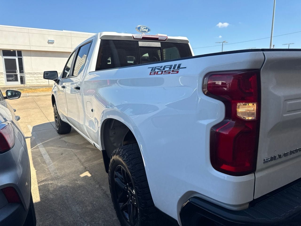 Used 2023 Chevrolet Silverado 1500 LT Trail Boss w/ Convenience Package II AWD/4WD image 7
